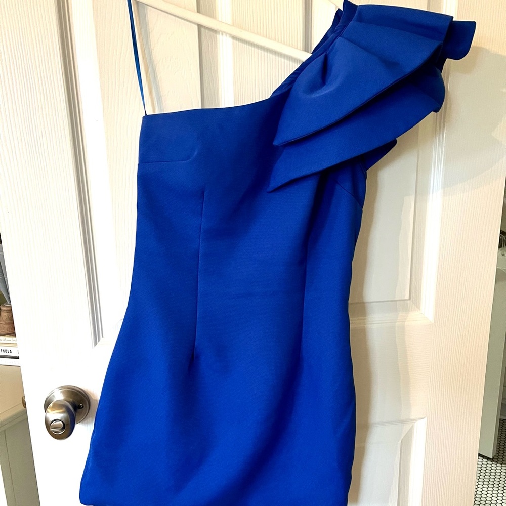 One-shoulder short dress, perfect for homecoming.